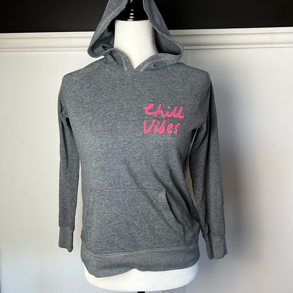 OLD NAVY Kids Long Sleeve with 'Chill Vibes' Text and Back Peace ✌🏾Embroiderery